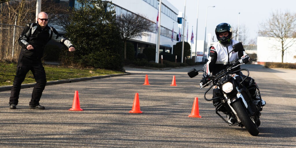 KNMW motorrij-instructeur Alphen aan den Rijn