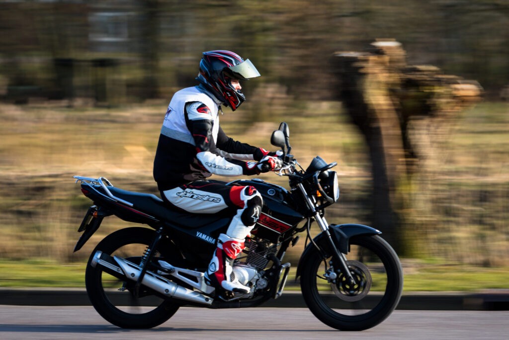 Wanneer mag je met een motorrijopleiding beginnen?